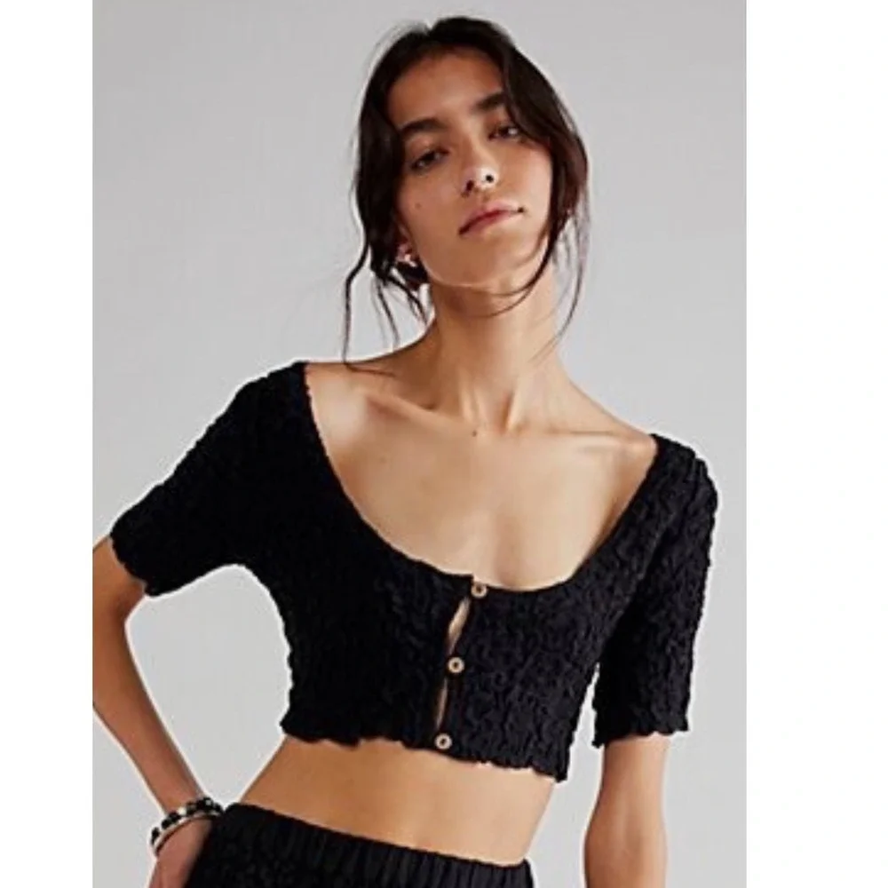 Free People Black Popcorn Textured Crop Top Button Front Short Sleeve Womens M